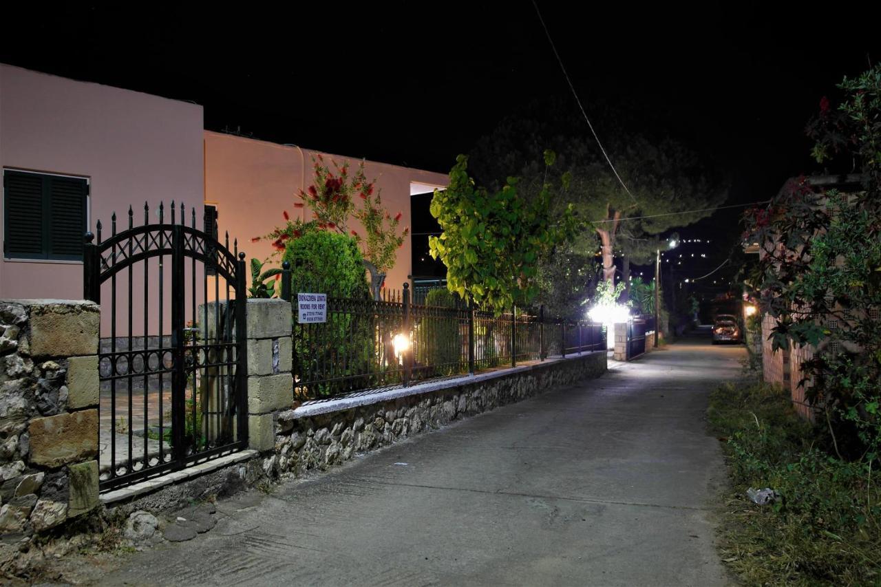 Voulas Apartments Stoúpa Esterno foto
